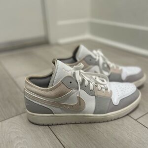 Nike Jordan Dunks Beige and White Casual Sneakers